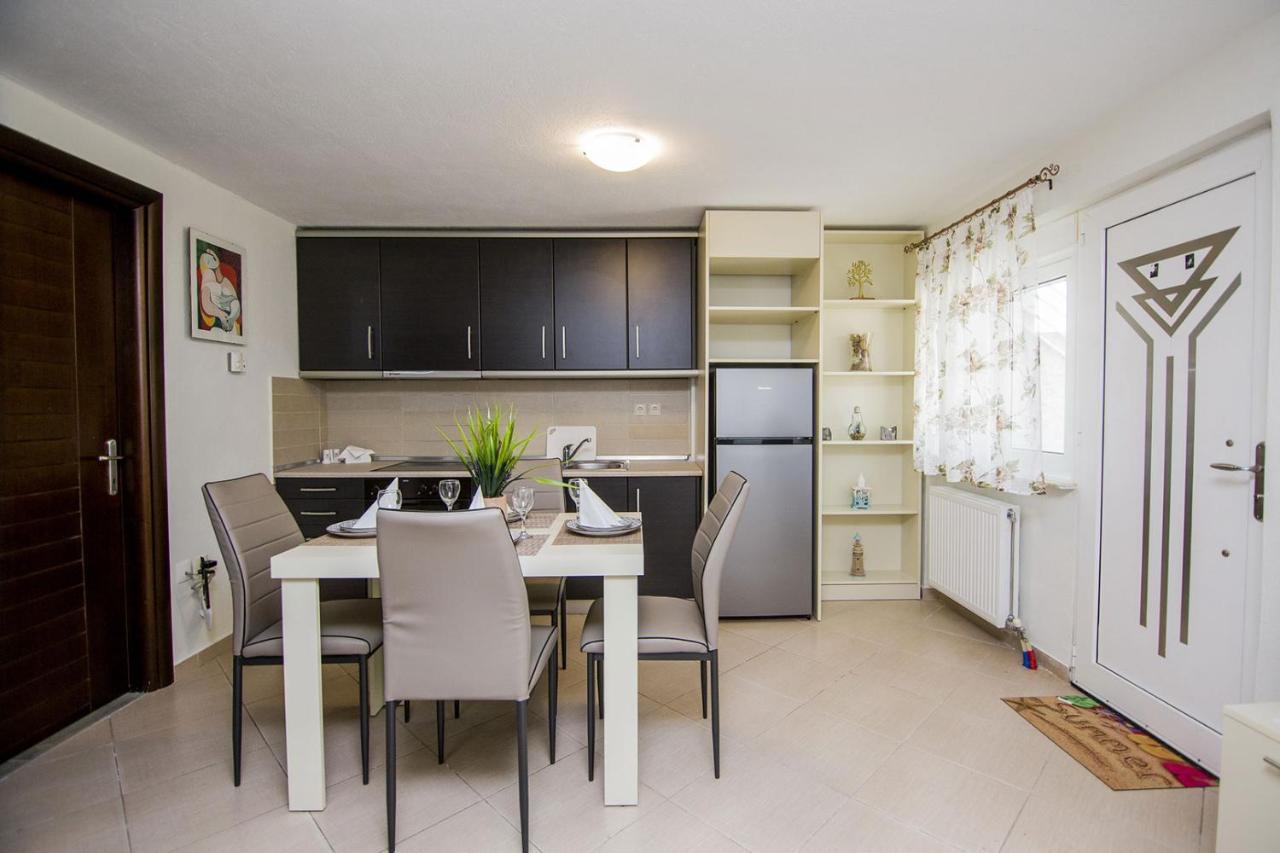 Kasta Bnb Ofrinion Bagian luar foto